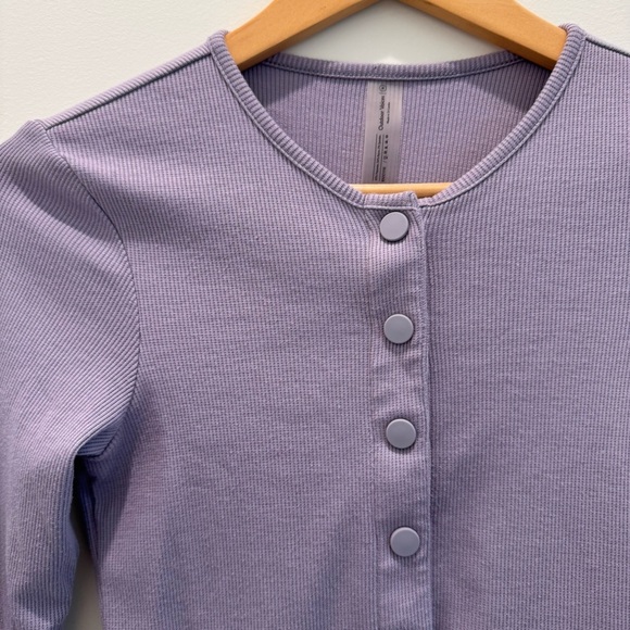 Outdoor Voices Cozy Ribbed Cropped Cardigan earl grey lavender
Size M - Picture 4 of 7